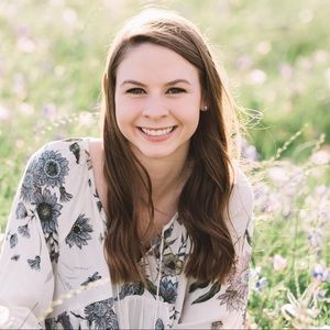 Meet your Posher, Becca